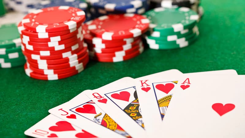 Những ​​luật chơi Poker cơ bản mà tân thủ nên lưu ý